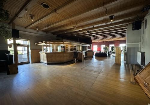Gastraum mit Bar