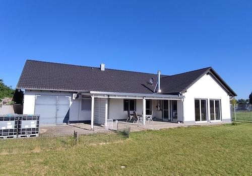 Haus Terrassenseite Bild 1