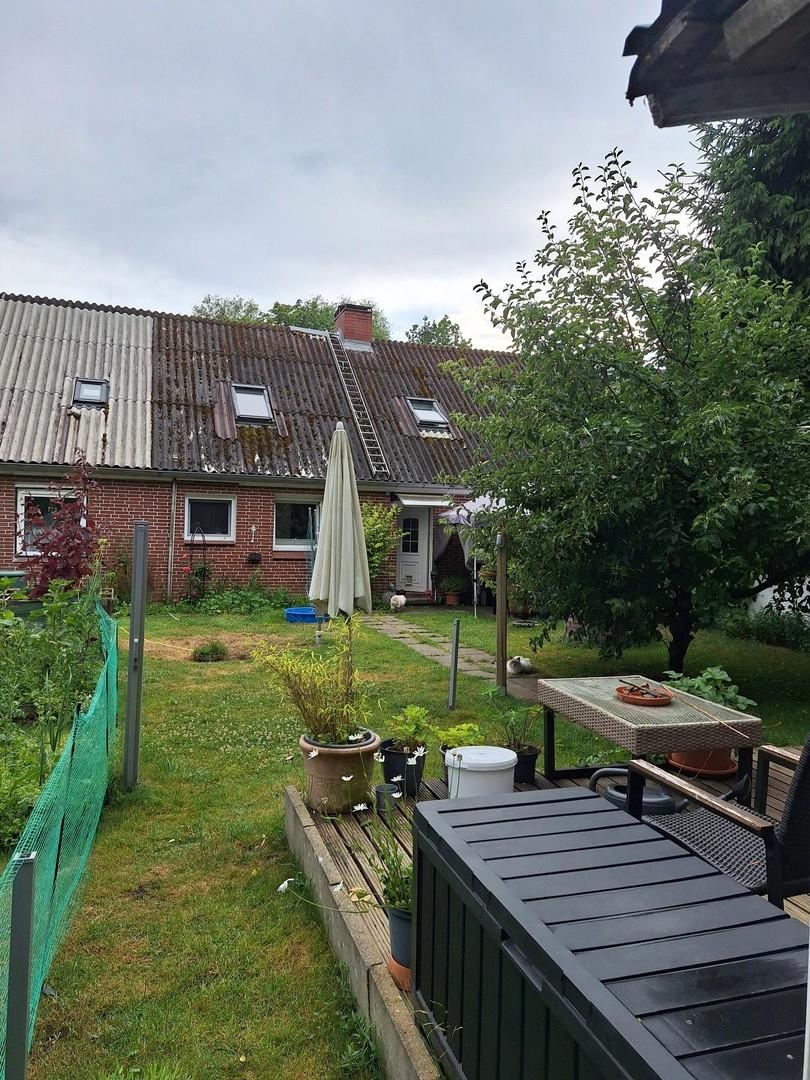 rechte Teil gehört zum Haus