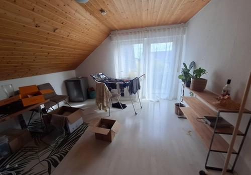 Zimmer 2 mit Balkonzugang