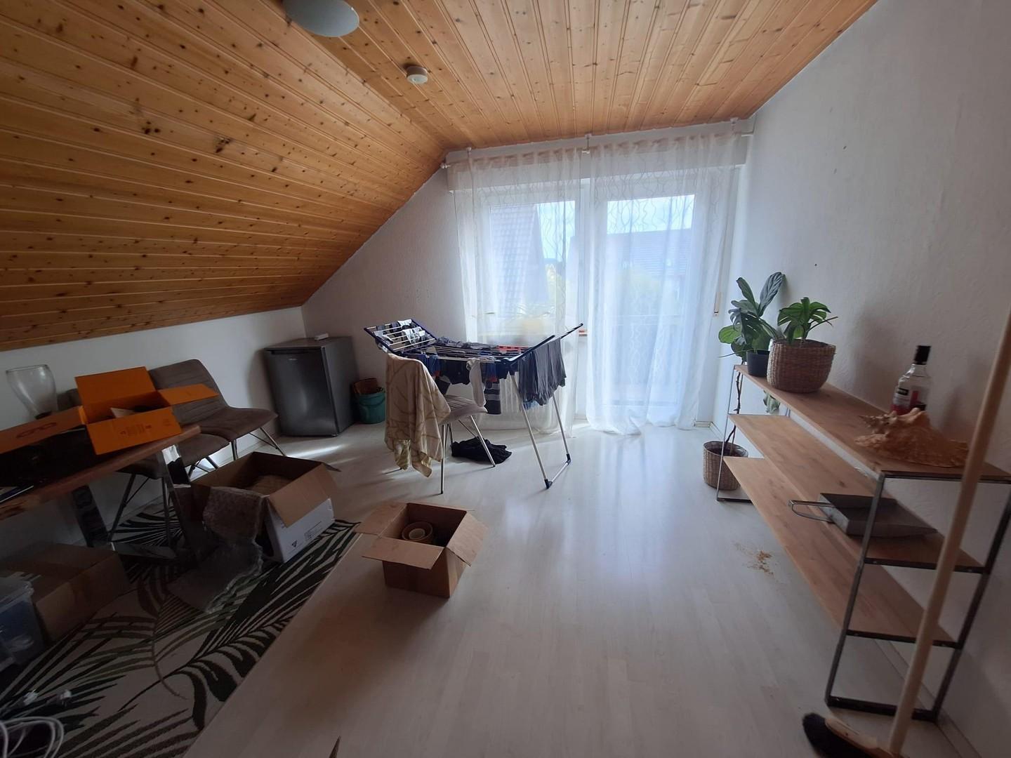 Zimmer 2 mit Balkonzugang
