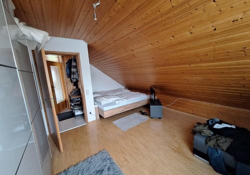 Schlafzimmer mit Einbaubett
