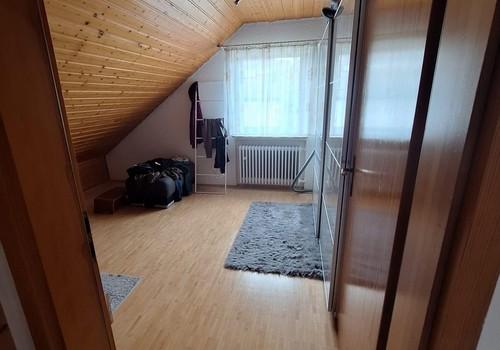 Schlafzimmer mit Einbaubett