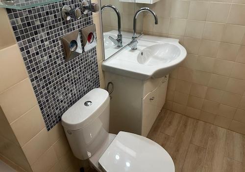Bad mit Wanne und WC