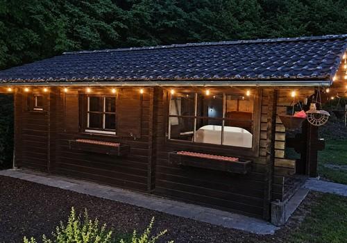 Blockhaus beleuchtet
