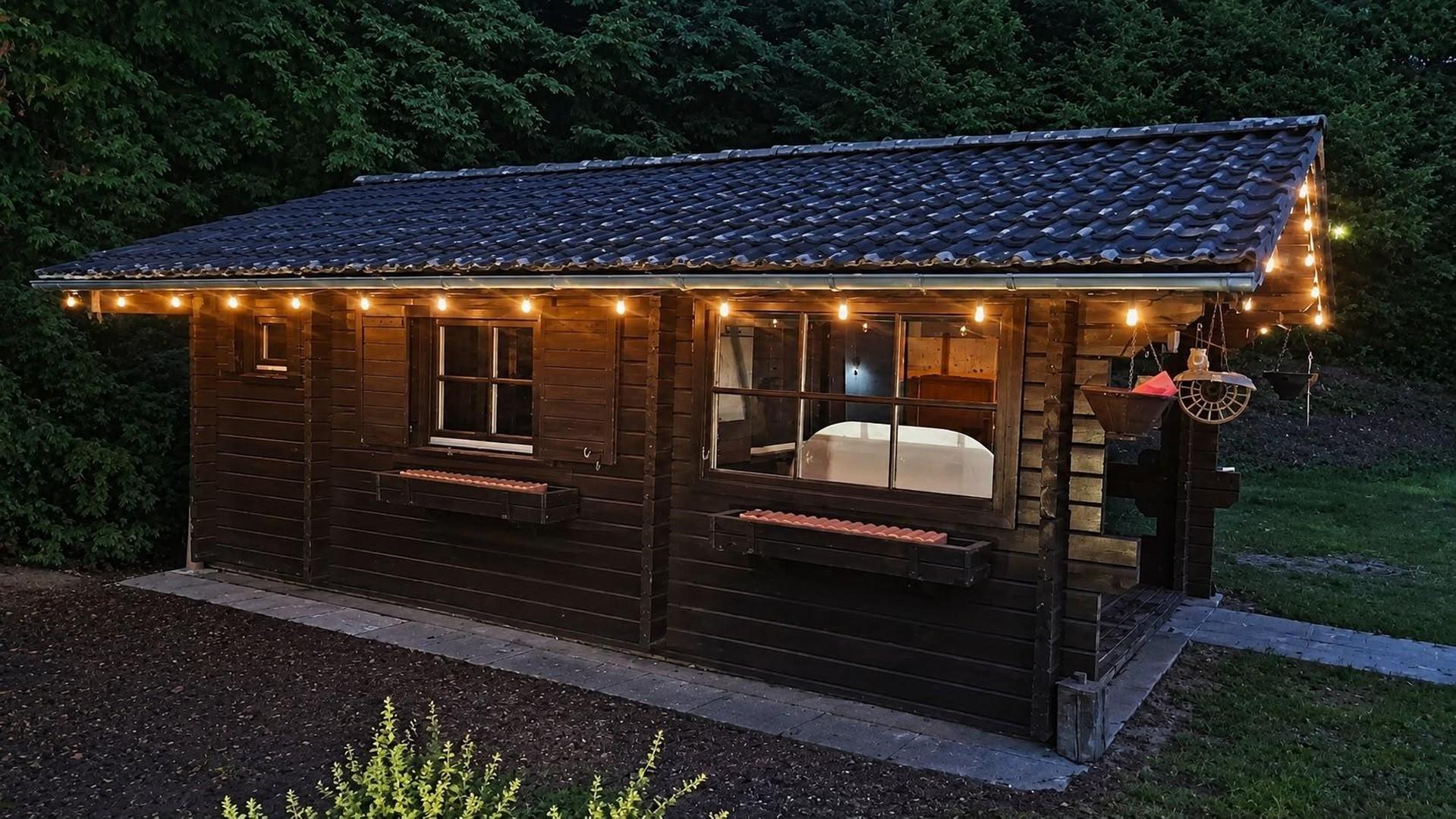 Blockhaus beleuchtet