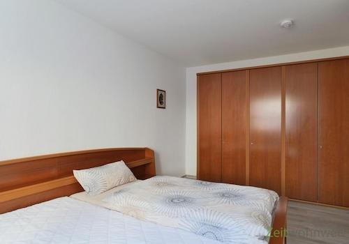 großer Kleiderschrank