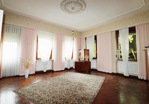 Wohnzimmer der Wohnung im OG rechts