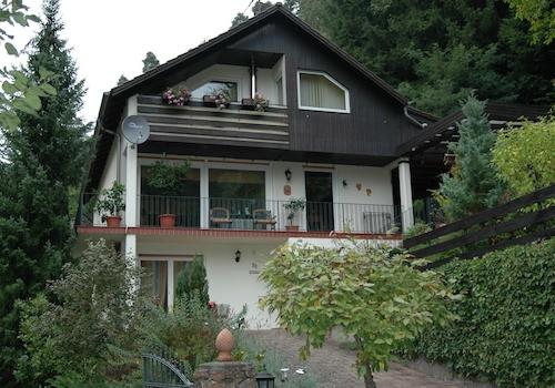 Gesamtsicht Aufgang zum Haus