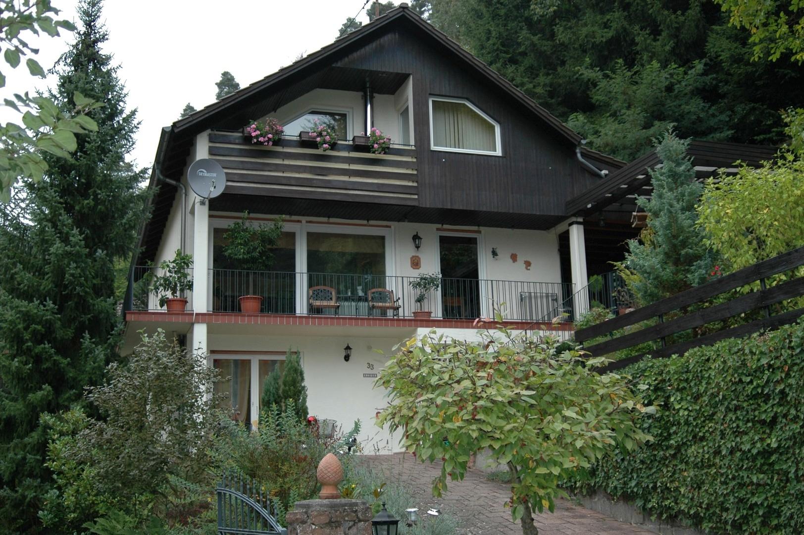 Gesamtsicht Aufgang zum Haus