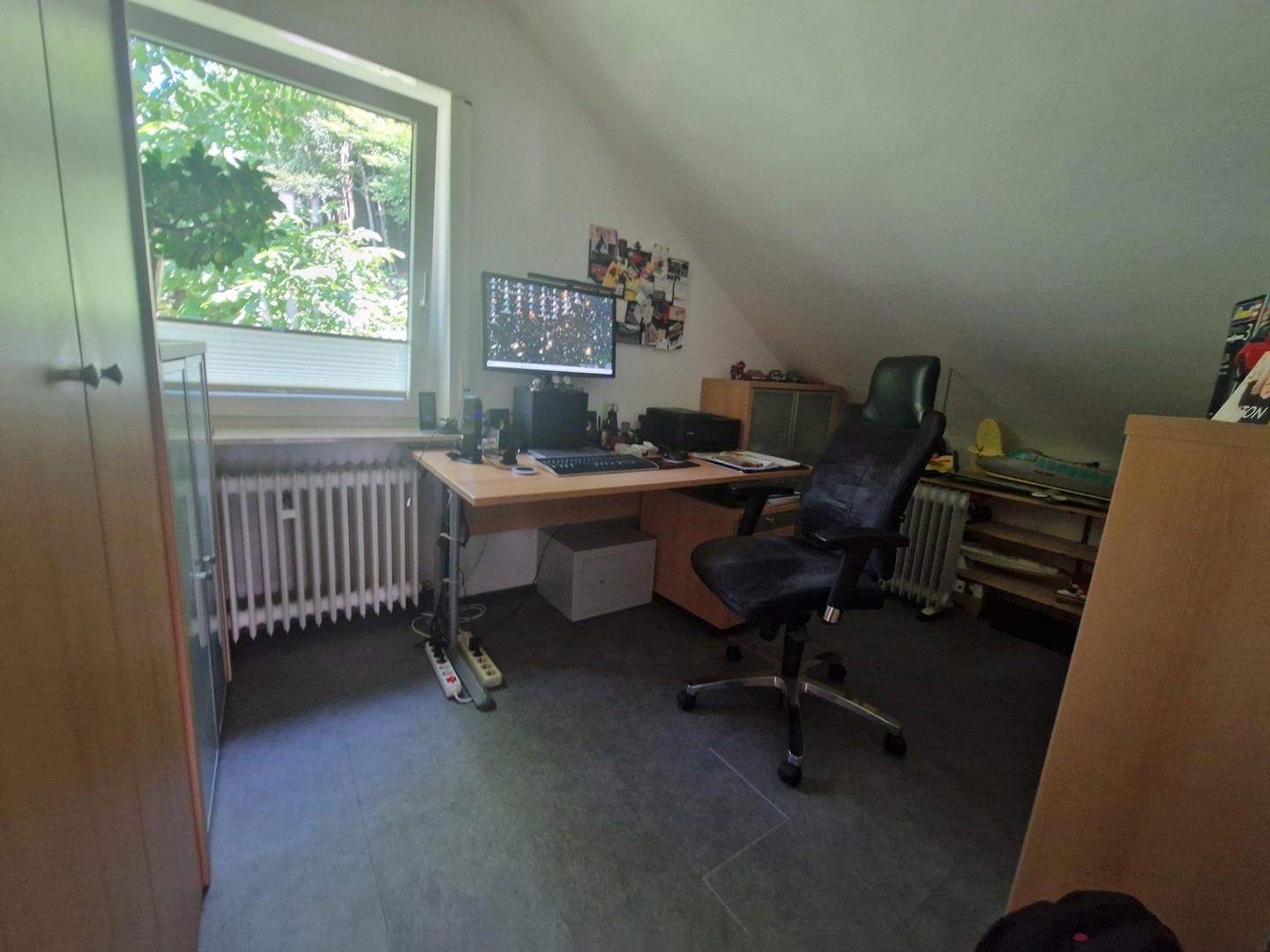 Arbeitszimmer 2, 2. OG