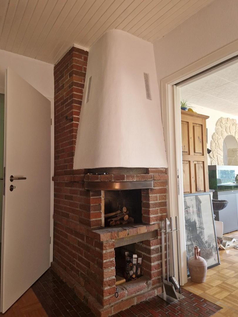 offener Kamin im Wohnzimmer