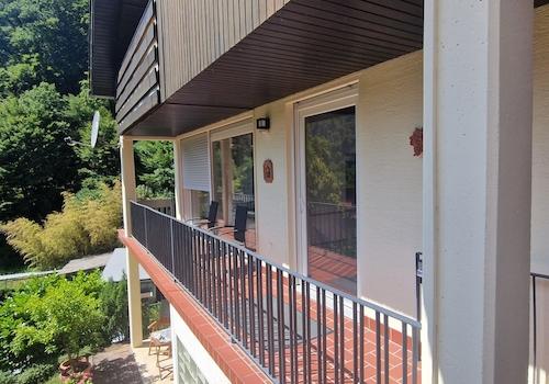 umlaufender Balkon 1. OG