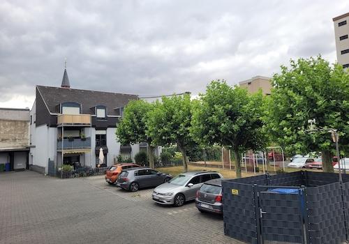 Haus Ansicht, Pkw Stellpläze