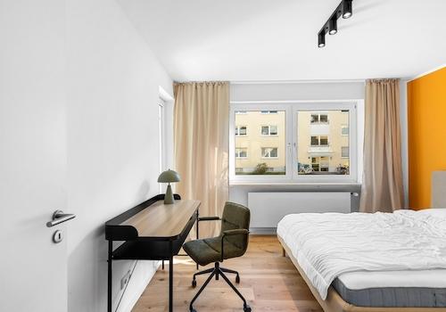 (Wohn-)Zimmer mit Loggia