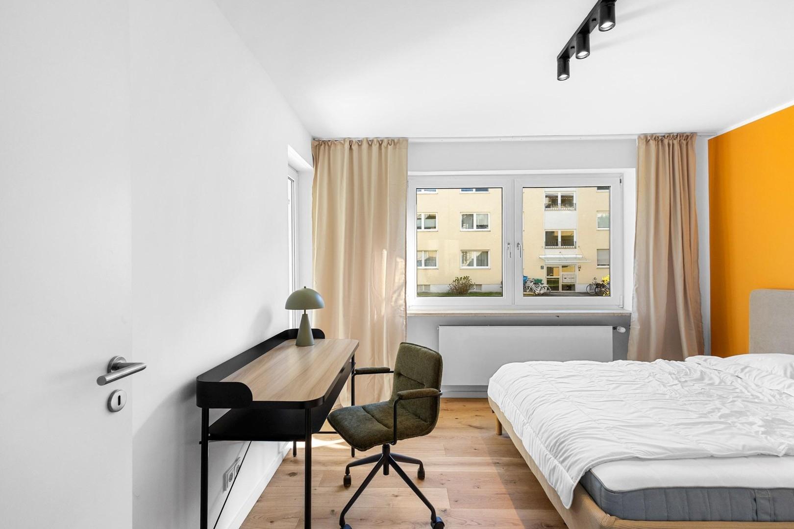 (Wohn-)Zimmer mit Loggia