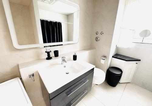Badezimmer Ansicht 1