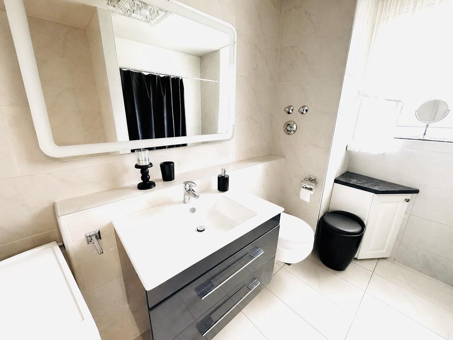 Badezimmer Ansicht 1