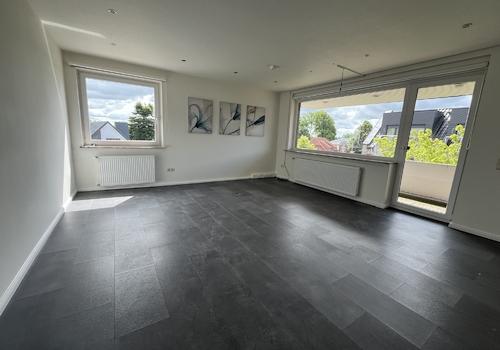 Wohnzimmer mit Balkon