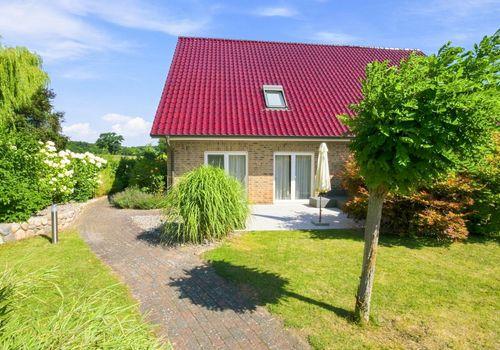 Gartenansicht mit Zugang zum Haus