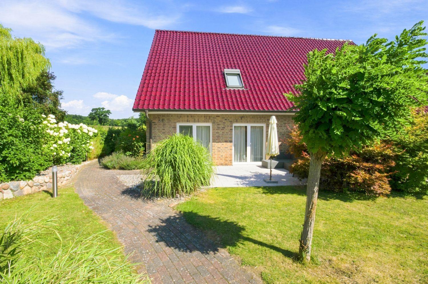 Gartenansicht mit Zugang zum Haus