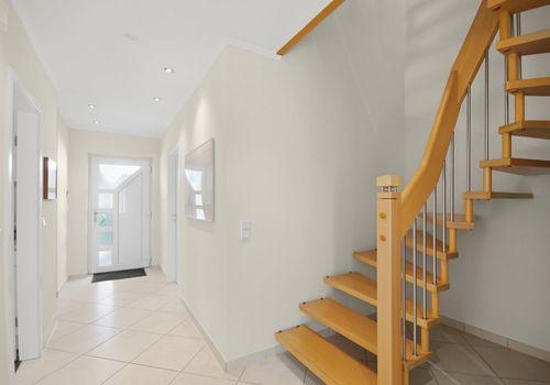 Diele mit Treppe zum OG