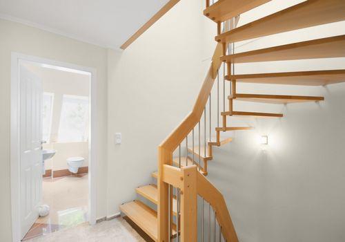 Flur & Treppe im OG