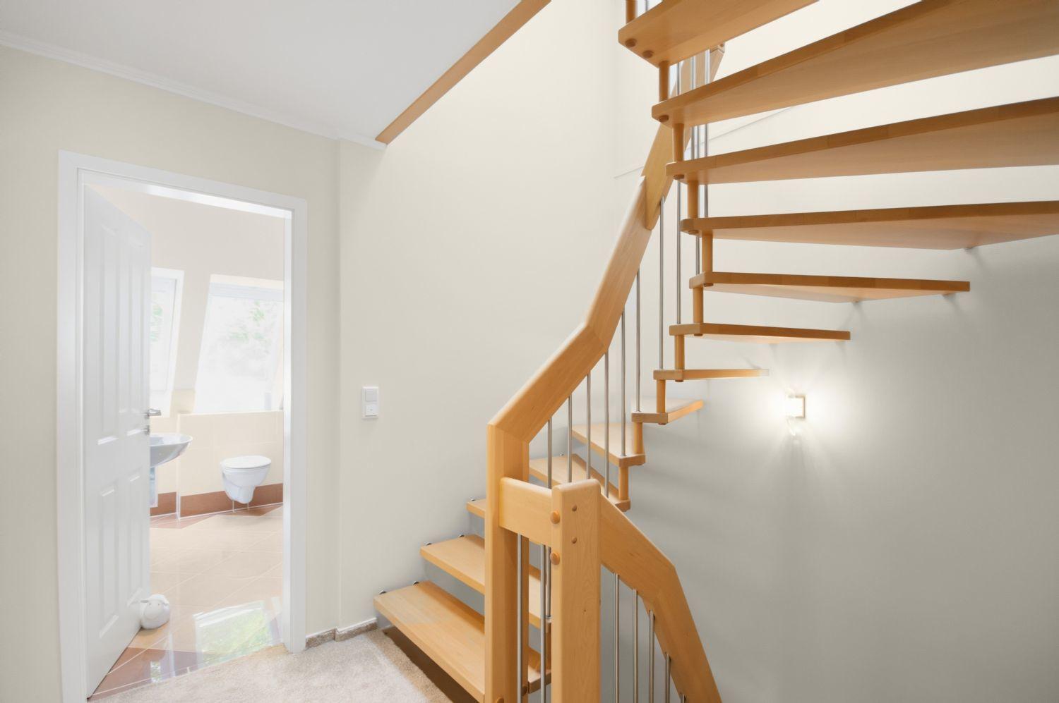 Flur & Treppe im OG