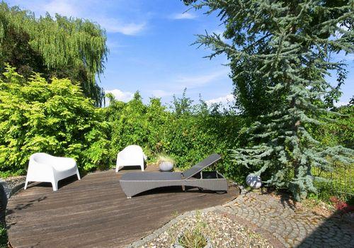 Gemütliche Terrasse zum Feld