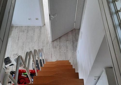 Treppe vom Spitzboden