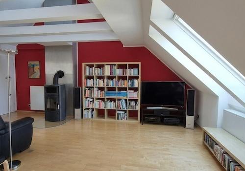 Wohnzimmer mit Kamin