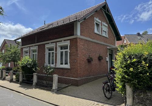 Eingang und Auffahrt
