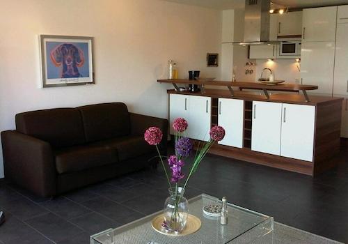 Küche mit Wohn-/Schlafzimmer