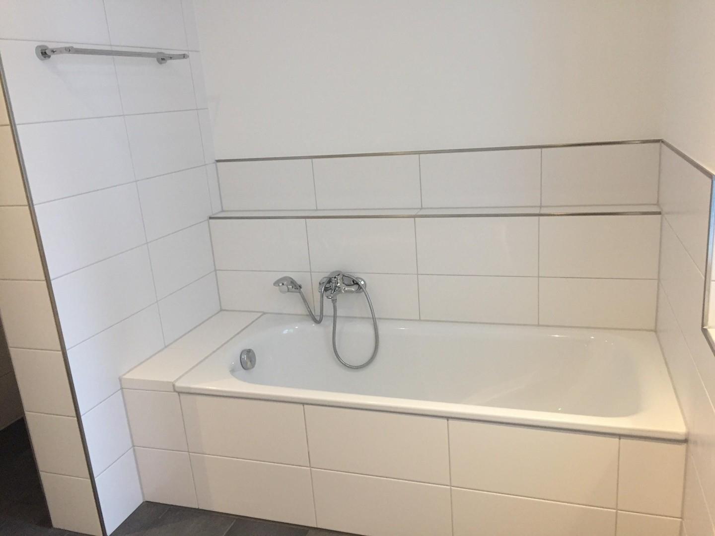 Bad mit Badewanne