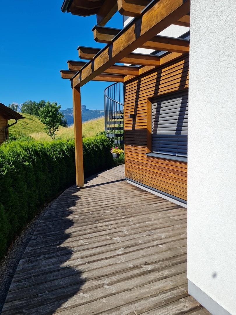 Terrasse mit Pergola