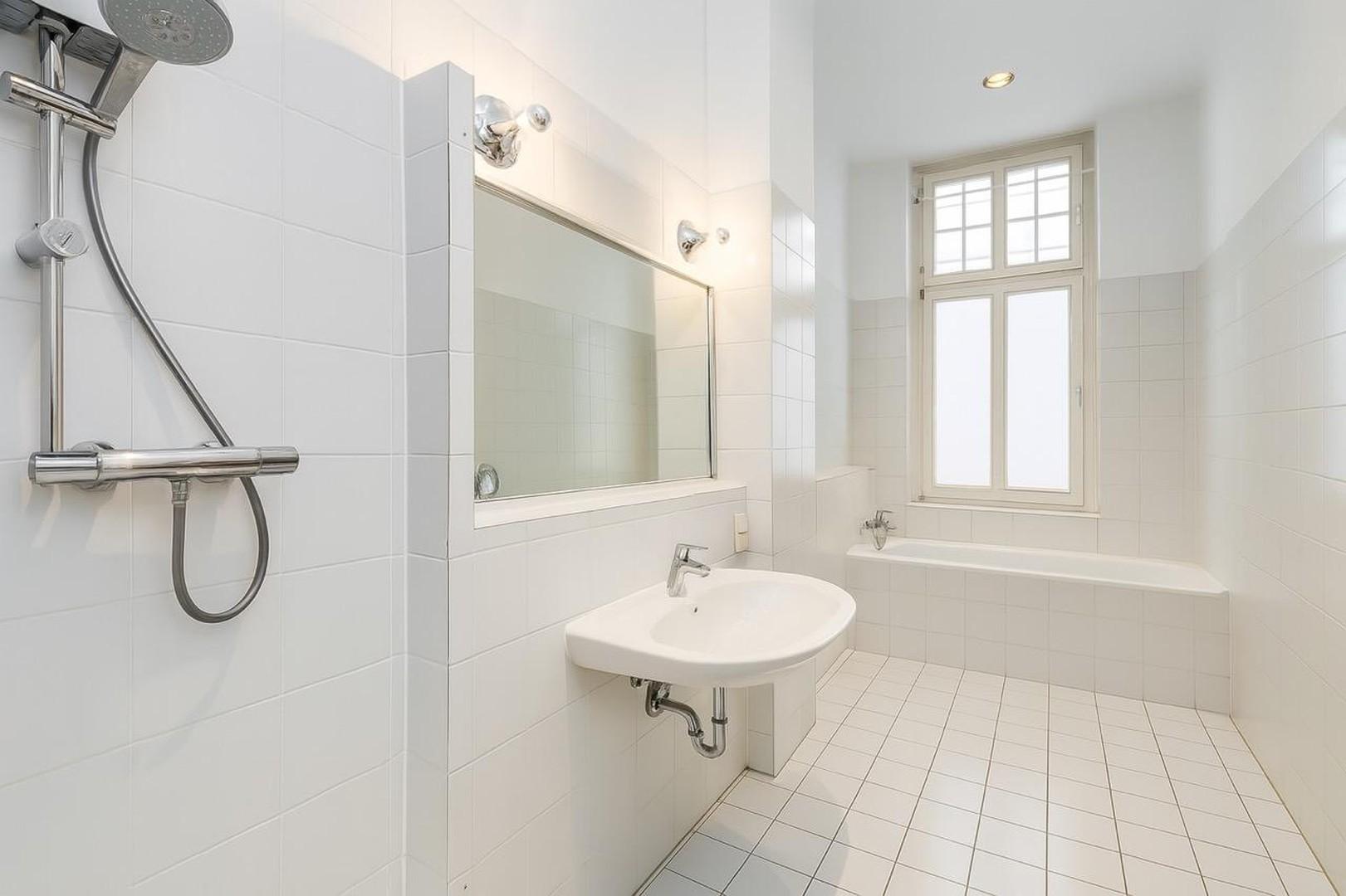 Bad mit Wanne u.Dusche 