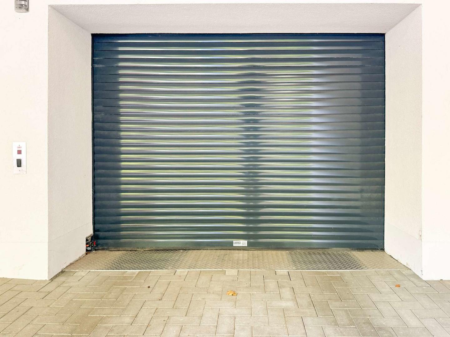 Autoaufzug in die Tiefgarage