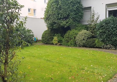 Gartenansicht linke Seite