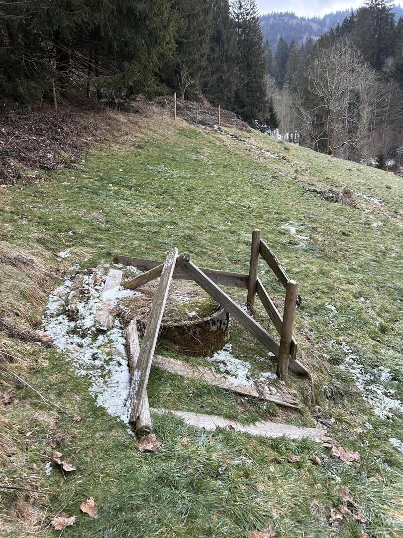 Quellschacht am Hang 