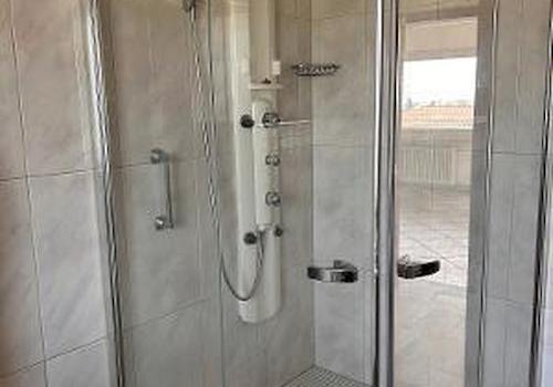 Bad mit begehbarer Dusche