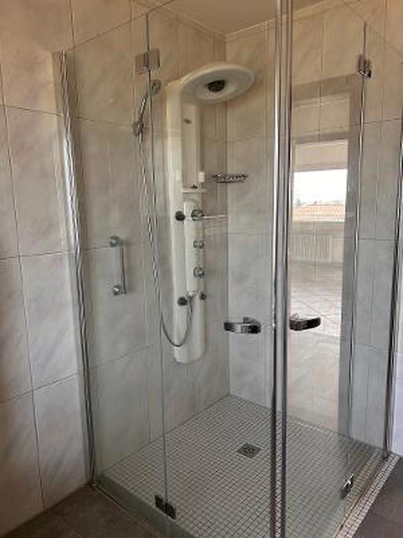 Bad mit begehbarer Dusche