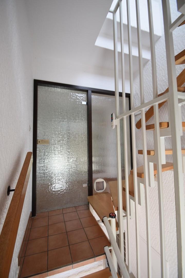 Treppenhaus, EIngang  1. OG