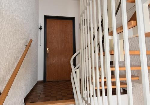 Treppenhaus mit Eingang EG