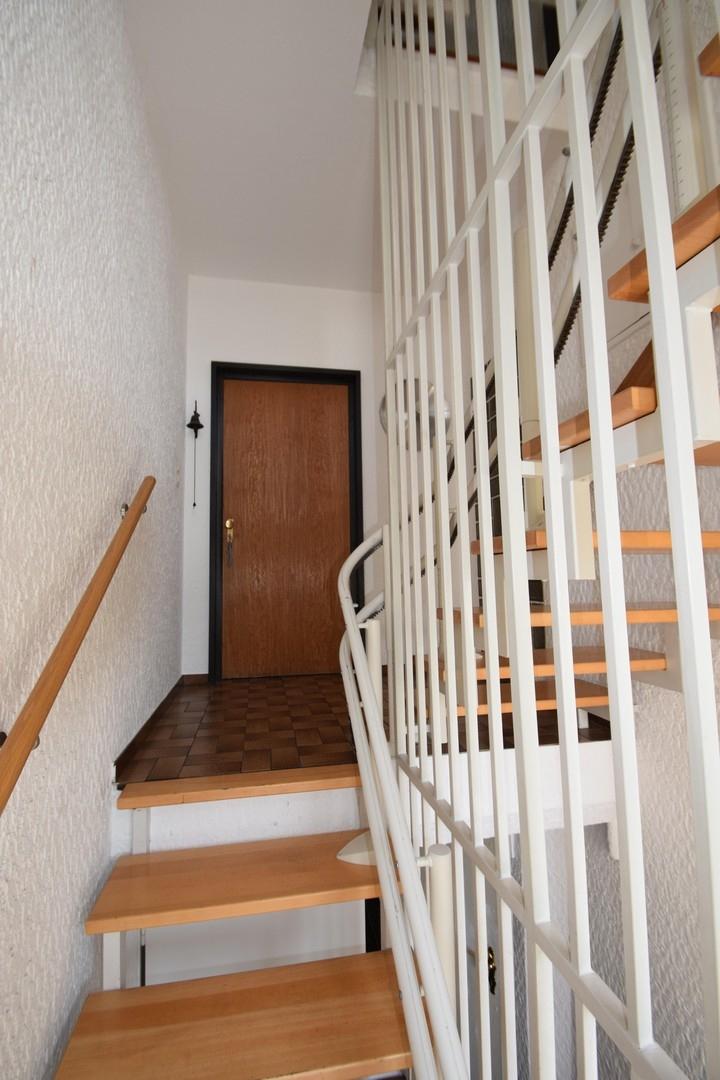 Treppenhaus mit Eingang EG
