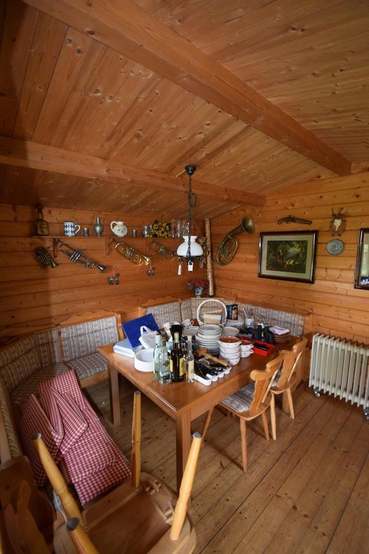 Partyhütte innen