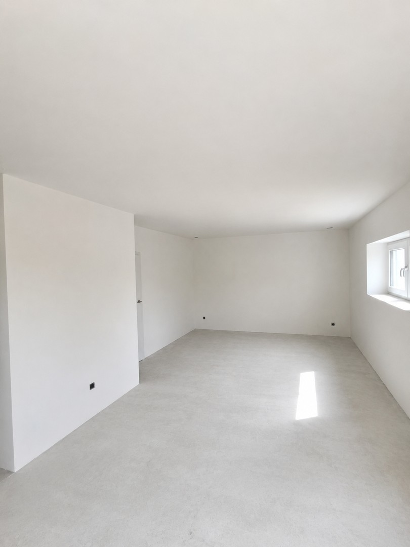 Wohn/Ess/Schlafzimmer UG