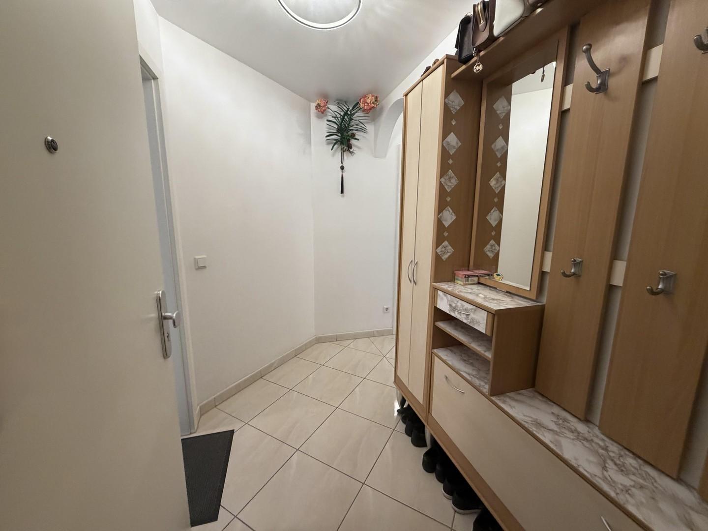 Flur (sicht von Wohnungstür)