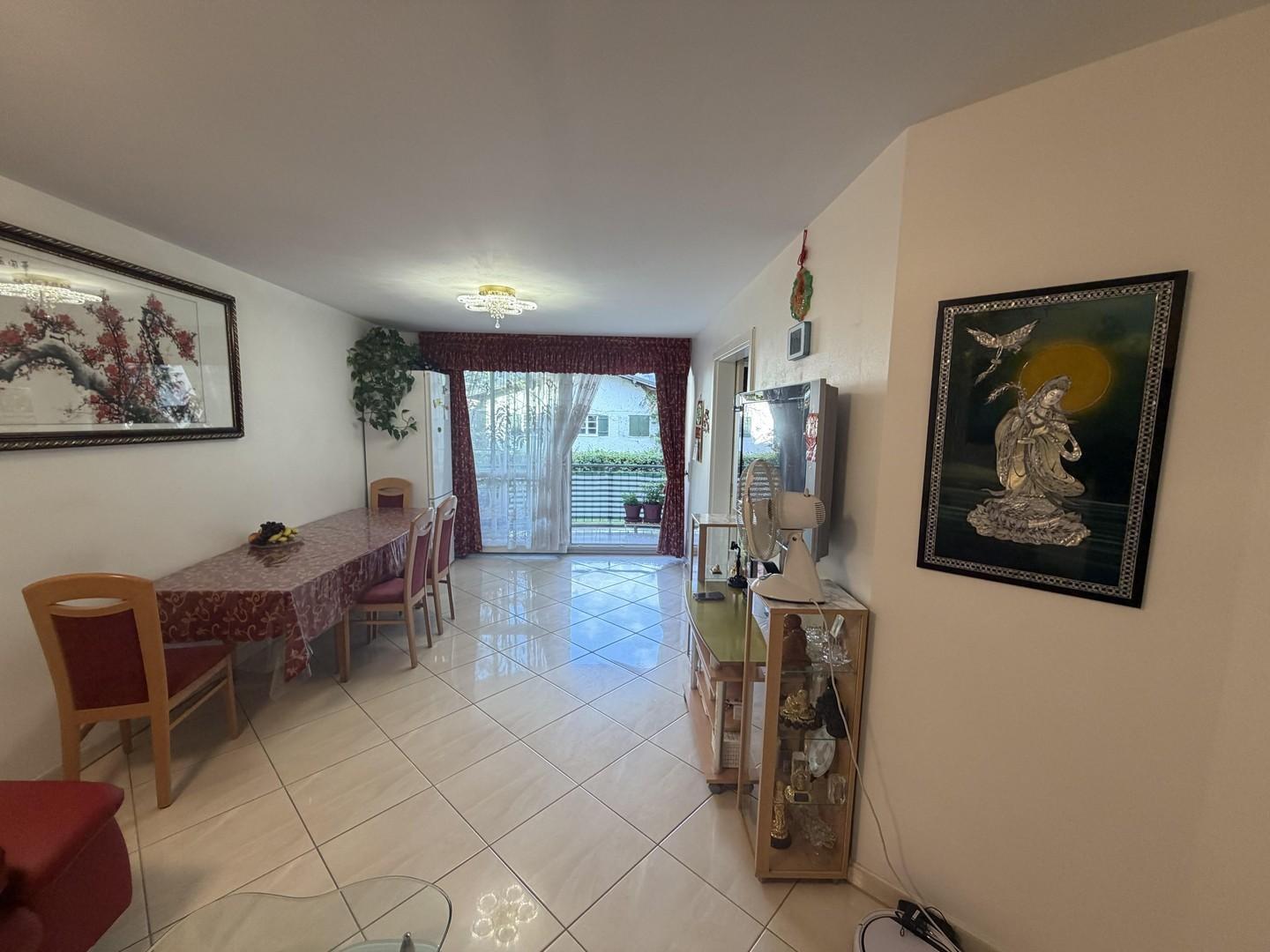 Wohnzimmer (Blick Balkon)