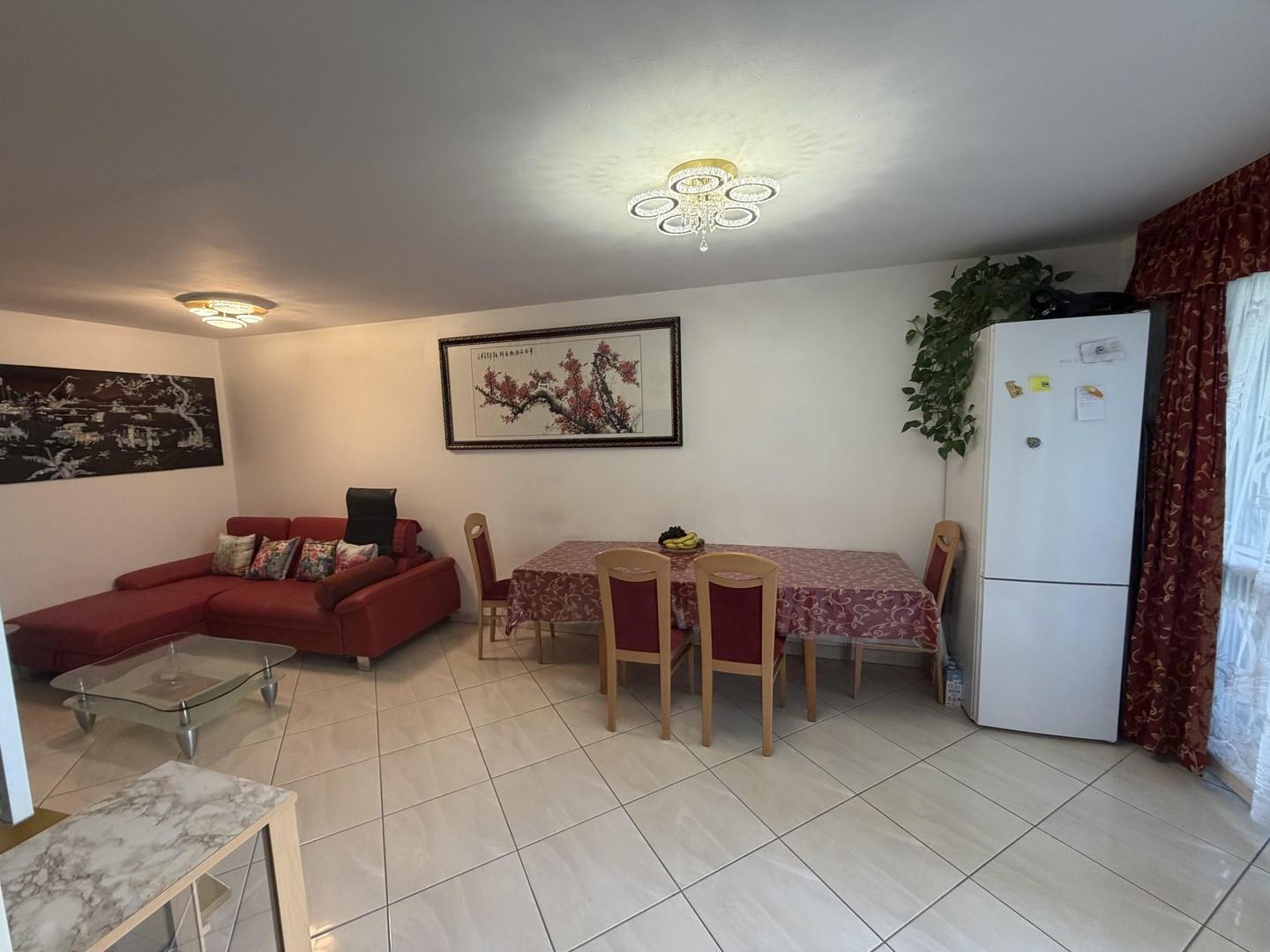 Wohnzimmer (Sicht von Küche)