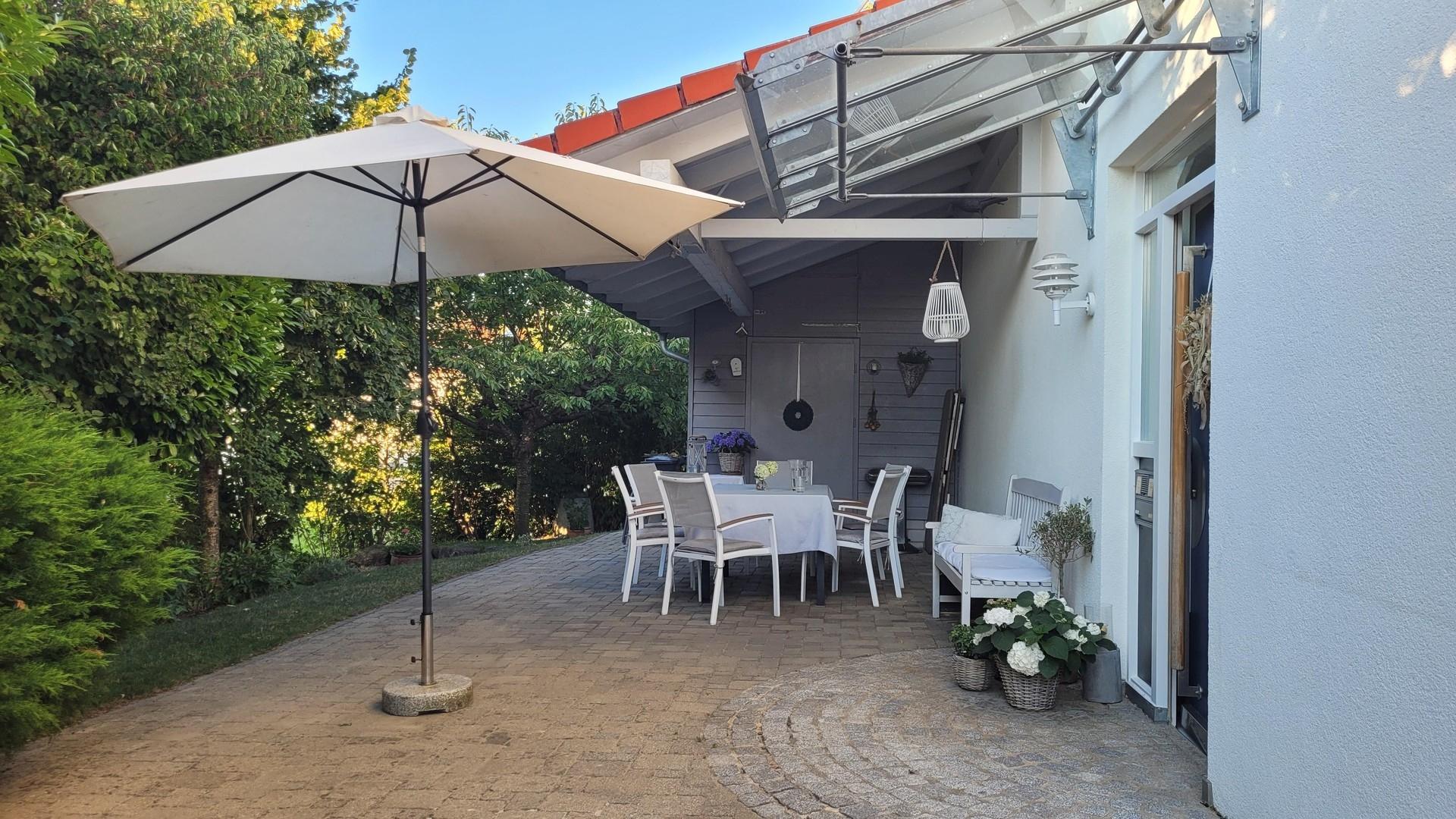 Überdachter Sitzplatz